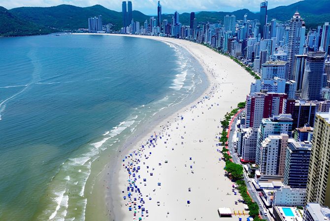 Os atrativos e desafios de Balneário Camboriú: onde o mar encontra a inovação
