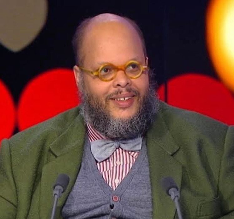 Com o álbum AOR, Ed Motta celebrou sua consolidação como referência internacional em pop sofisticado, combinando harmonias refinadas e influências do soul, jazz e soft rock.