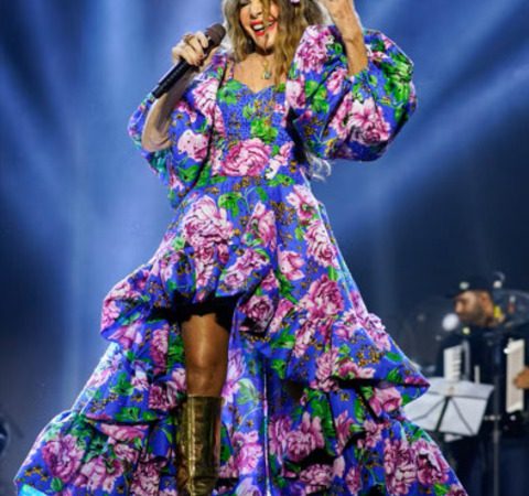 Elba Ramalho festeja seus 74 anos entre festivais de inverno. Viva a ‘Madonna do Agreste’!