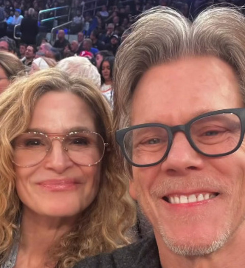 A trend começa com uma pergunta: "Há quantos meses vocês estão juntos?". No que eles respondem: "Meses?". Então, o casal mostra fotos dos últimos anos em que esteve junto - o que no caso de Kevin e Kyra, foram muitos.