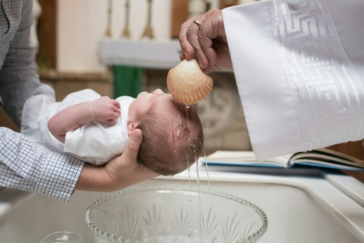 Bebê, batismo, batizado - Josh Applegate/Unsplash