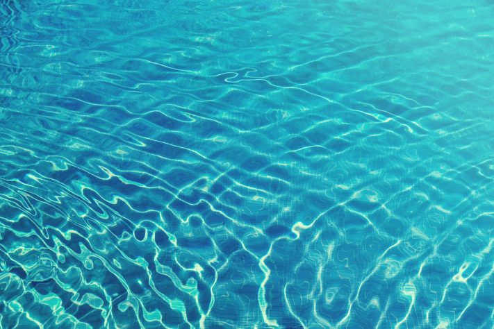 Água de piscina NEUTRA - Lee Jeffs/Unsplash