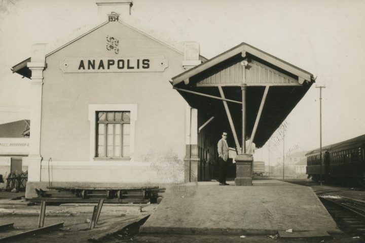 Fundada em 1873, a cidade é conhecida por sua importância estratégica no cenário econômico e logístico do Centro-Oeste. 