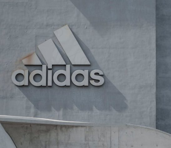 Adidas - Pexels/𝗛&𝗖𝗢 　