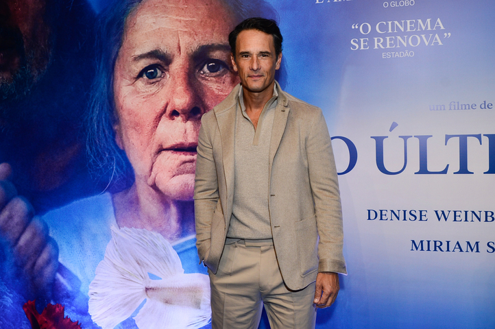 O filme “O Último Azul”, estrelado por Rodrigo Santoro, entrou no grande circuito em 28/8/2025. Dirigido por Gabriel Mascaro, o filme estreou na 53ª edição do Festival de Gramado em 13 de agosto. O longa conquistou o Urso de Prata no Festival de Berlim.


