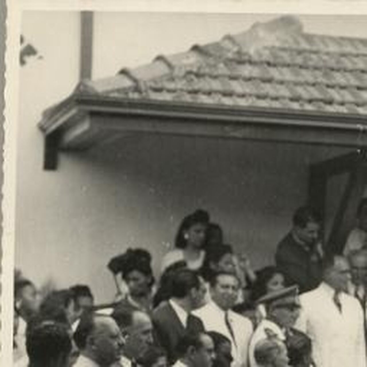 <p>Promoveu intensamente as leis trabalhistas e a legislação sindical, destacando o papel do trabalhador na construção nacional. Embora sem participação direta, o operariado passou a ser valorizado como peça central do projeto do Estado Novo.</p>
