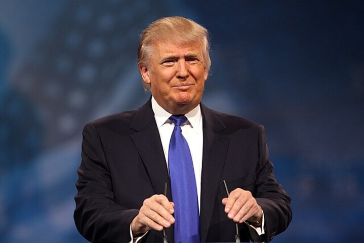 Em seu discurso, o homenageado fez críticas a Donald Trump, atual presidente dos Estados Unidos. O ator afirmou que o corte ao financiamento e ao apoio às artes, humanidades e educação, além do anúncio de uma tarifa de 100% sobre filmes produzidos fora dos EUA, são ataques 