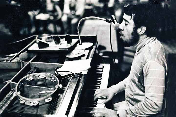 Nascido em Niterói, no estado do Rio de Janeiro, Sergio Mendes se mudou para os Estados Unidos em 1964. 

