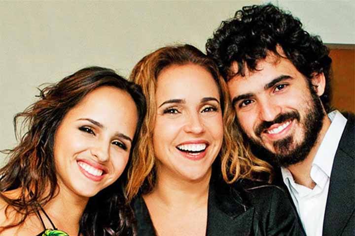 Daniela Mercury foi casada com o engenheiro Zalther Póvoas, entre 1984 e 1996. Com ele, teve dois filhos, o músico Gabriel Póvoas e a bailarina Giovana Póvoas. Suas filhas mais novas, Márcia, Alice e Ana Isabel, foram adotadas junto com sua esposa, a jornalista Malu Verçosa. 
