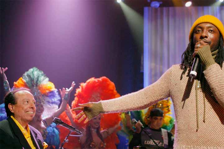 O grupo californiano de música eletrônica e hip-hop Black Eyed Peas fez um remix da música em 2006 com participação do próprio Sergio Mendes.
