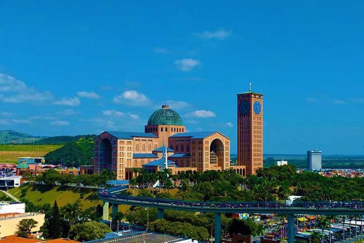 Catedral Basílica de Nossa Senhora Aparecida - Aparecida . São Paulo - Alex costa maciel/Wikimédia Commons