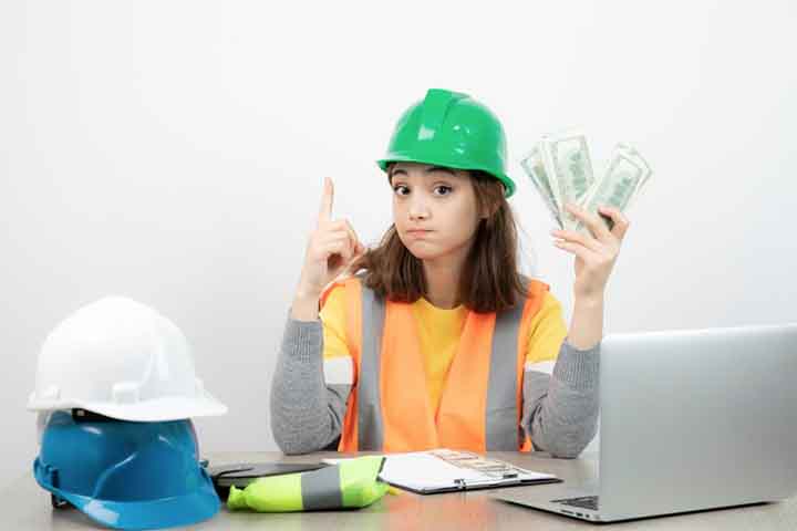 Esse cenário destaca a importância de escolher cursos e caminhos com demanda clara no mercado formal, comprovada pelo registro em carteira. A Firjan permite traçar um panorama realista do que o setor formal remunera no primeiro emprego. Veja as que pagam melhor no começo da carreira. 
- Imagem Freepik