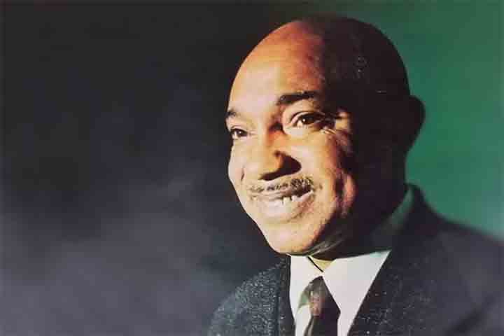 Ele faleceu em 27 de agosto de 1974, vítima de insuficiência cardíaca, poucos dias antes de completar 60 anos. 
