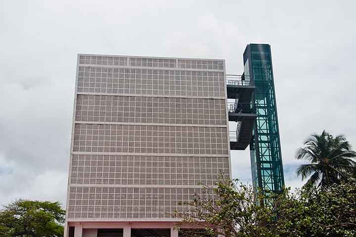 Um dos primeiros marcos da aplicação do cobogó na arquitetura brasileira foi a Caixa d’Água de Olinda, projetada em 1934 pelo arquiteto Luiz Nunes. 
