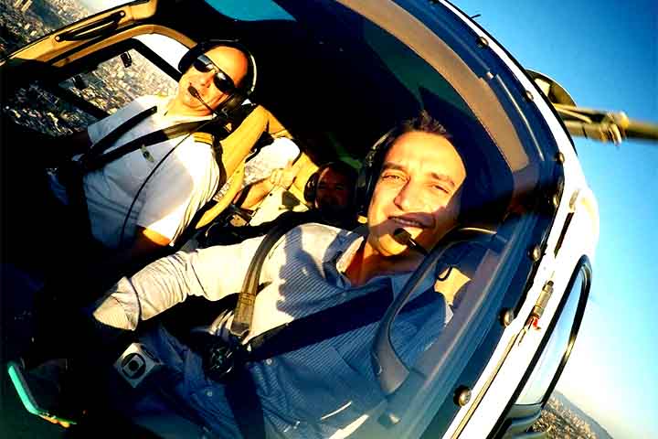 Iniciou a carreira como gerente de promoções da Rádio Transamérica, em Balneário Camboriú. Em seguida, atuou como repórter esportivo na Rede Record entre 2006 e 2008.