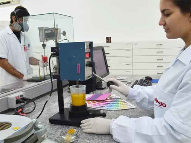 Também tornou-se obrigatório reformular produtos que empreguem esses componentes, adaptando fórmulas e técnicas para alternativas seguras. 
