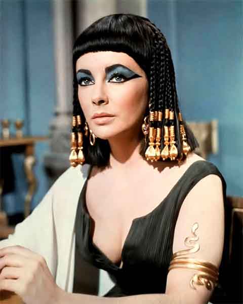No cinema, a interpretaÃ§Ã£o mais famosa Ã© a de Elizabeth Taylor em â??CleÃ³patraâ?, de 1963, que destacou a rainha como lÃ­der estratÃ©gica e mulher sedutora. 
