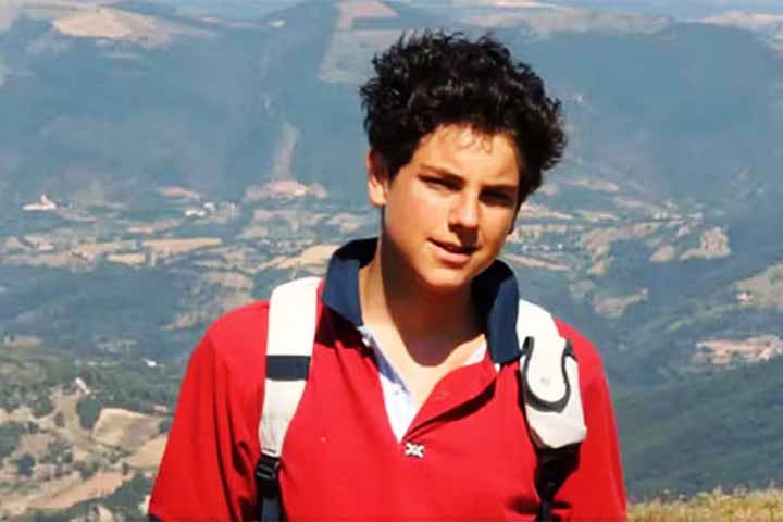 <p>Chamado de “padroeiro da internet”, Acutis ganhou notoriedade por fazer uso da rede como canal de evangelização e produção de conteúdos sobre o catolicismo.</p>
