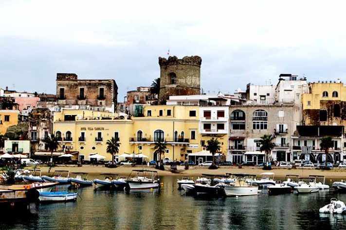 Ischia, é uma comuna italiana da região da Campânia, província de Nápoles - Reprodução do Flickr Tom Holub