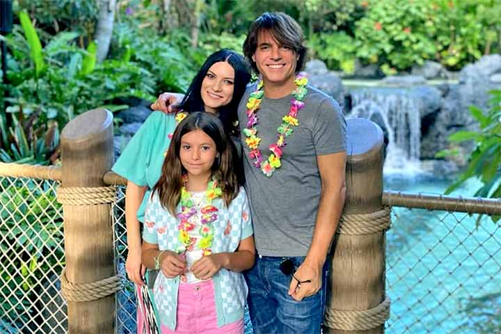 Nesse mesmo ano, Pausini teve sua primeira filha, Paola, fruto da relação com o guitarrista e produtor musical Paolo Carta. 