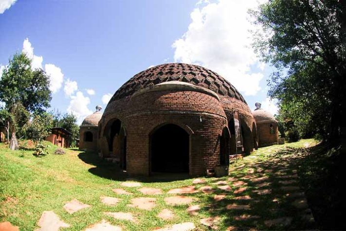 No Brasil, a chegada da técnica se deu pelo Ecocentro IPEC (Instituto de Permacultura e Ecovilas do Cerrado) - Casas sustentáveis, duráveis e mais baratas viram moda no Brasil - Divulgação
