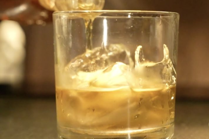 Copo com bebida alcoólica – Reprodução/TV Globo