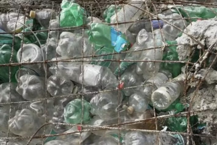 Empresário constrói cachoeira artificial feita de garrafa PET no Rio de Janeiro - Reprodução/TV Globo