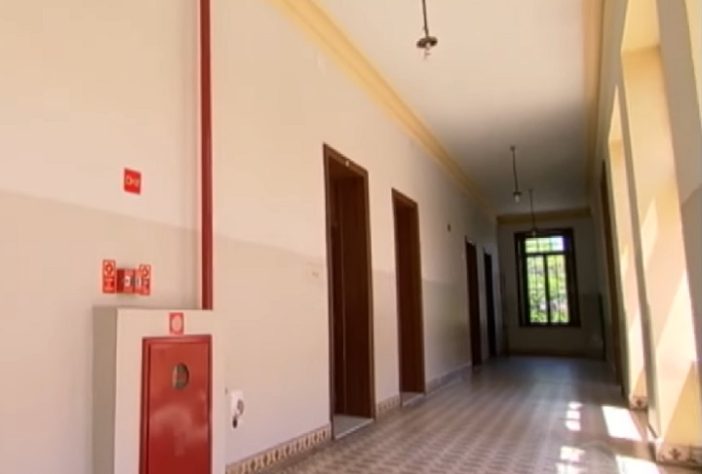 1-Escola Estadual Conselheiro Rodrigues Alves, lenda da loira do banheiro - Reprodução/Record TV