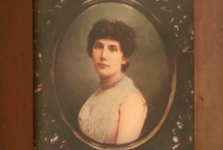 Boatos diziam que a jovem teria morrido em decorrência da doença da raiva, mas seu atestado de óbito nunca foi encontrado.