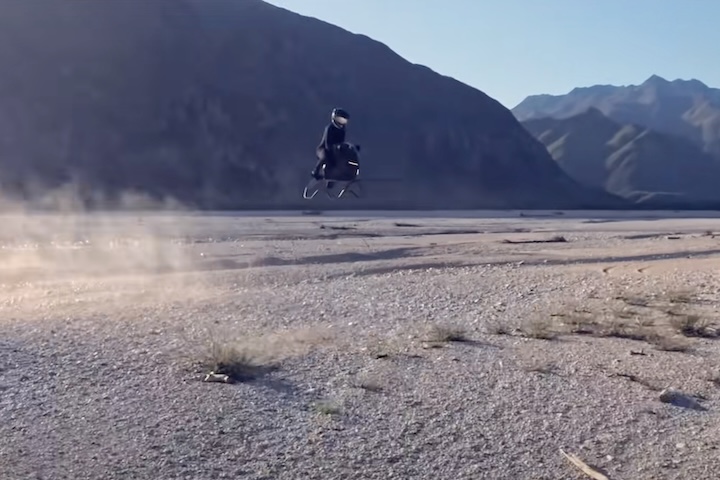 A velocidade máxima é de até 102 km/h. Por conta da baixa autonomia, até o momento a Airbike é indicada apenas para voos recreativos.

