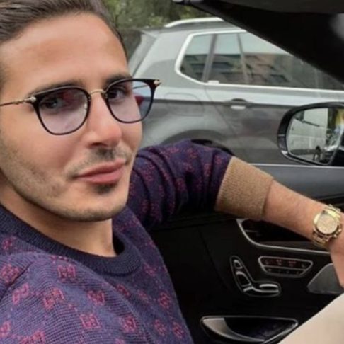 O documentário sobre as falcatruas do golpista, lançado em 2022, fez muito sucesso e chegou a ser o mais assistido da Netflix em 90 países.