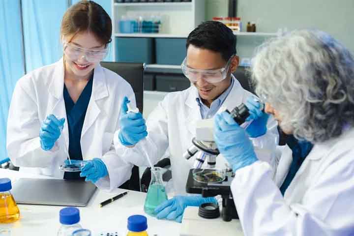 Engenheiros químicos e afins – R$ 11.181 – graduação em Engenharia Química (5 anos), com foco em processos industriais e pesquisa de novos materiais. Atua no controle de qualidade e inovação.
-Divulgação