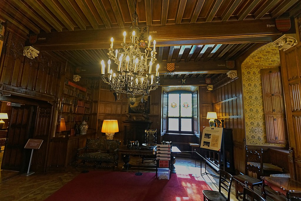 A Cuypers Library, abriga extensa coleção de história da arte, essencial para pesquisa museológica e amantes da arte holandesa .
