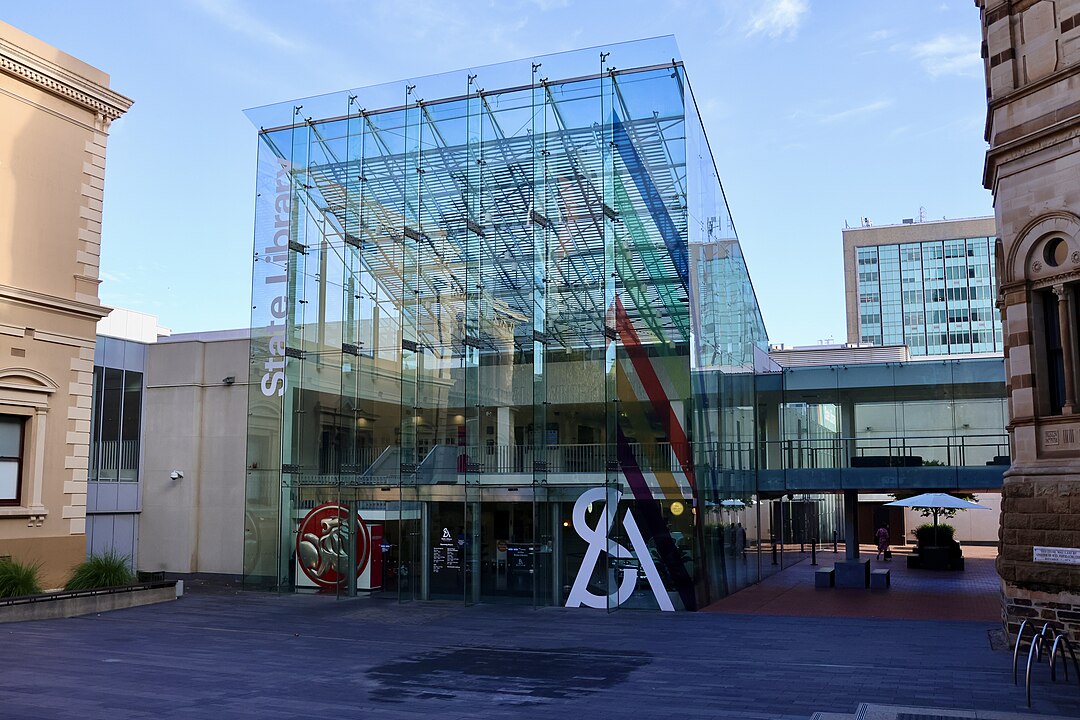 State Library of South Australia, Adelaide, Austrália – inaugurada enm meados do século XIX, situa-se no coração de Adelaide e impressiona por sua fachada neoclássica e espaços amplos que evocam imponência tradicional.