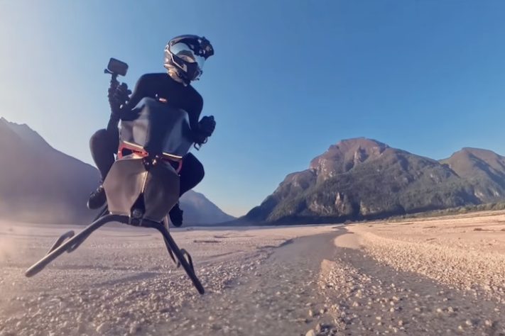 Empresário desenvolve moto voadora inspirada em Star Wars — Divulgação/Volonaut