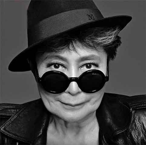 <p>Entre suas obras mais conhecidas está a performance “Cut Piece”, de 1964, em que o público era convidado a cortar pedaços de sua roupa enquanto ela permanecia imóvel, provocando reflexões sobre vulnerabilidade, poder e a presença da mulher na arte.</p>
