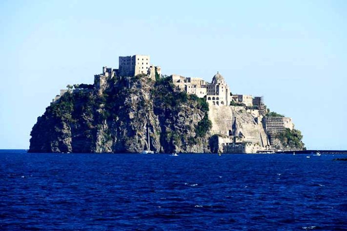 Ischia, é uma comuna italiana da região da Campânia, província de Nápoles - Imagem de falco por Pixabay