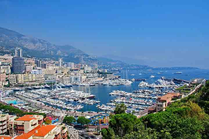 O Monaco Yacht Show Ã© uma feira anual que acontece desde 1991 em MÃŽnaco, um microestado situado ao sul da FranÃ§a conhecido mundialmente por seu glamour e riqueza.
