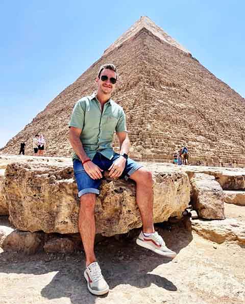 No retorno ao Brasil, Tiago foi repórter da afiliada da Globo em Blumenau, a RBS TV. Nesta mesma época, criou o canal 