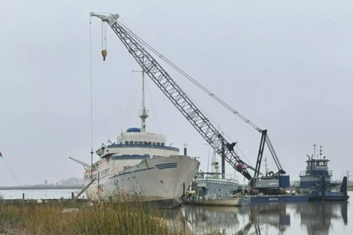 Empresário fica 16 anos tentando restaurar transatlântico e navio afunda - Divulgação/Guarda Costeira dos Estados Unidos