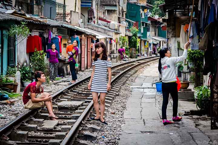 Apesar do sucesso turístico, as autoridades vietnamitas já tentaram fechar o local por questões de segurança.