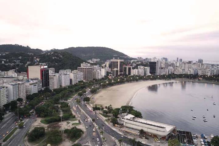 Seu cenário mais icônico é a Enseada de Botafogo com sua praia - Bairro de Botafogo, Rio de Janeiro - Reprodução do Flickr Patricia