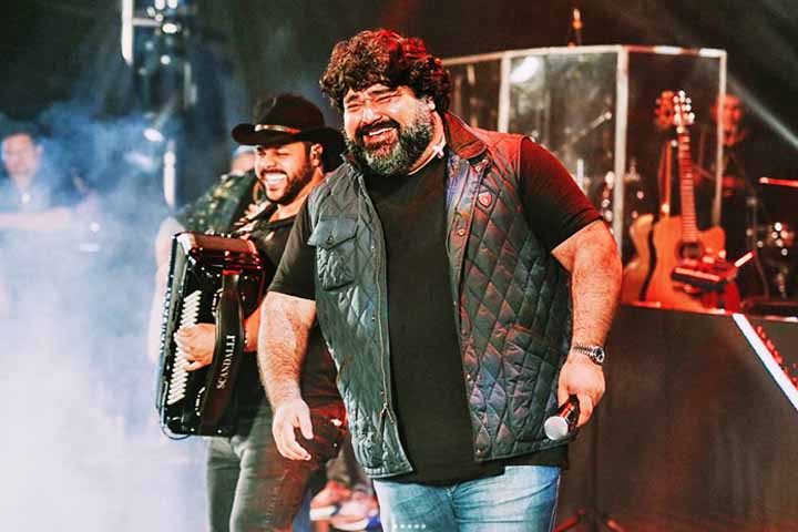 A dupla ganhou destaque nacional com um som mais moderno para o sertanejo da época, que atraiu um público diverso, incluindo famílias inteiras. 