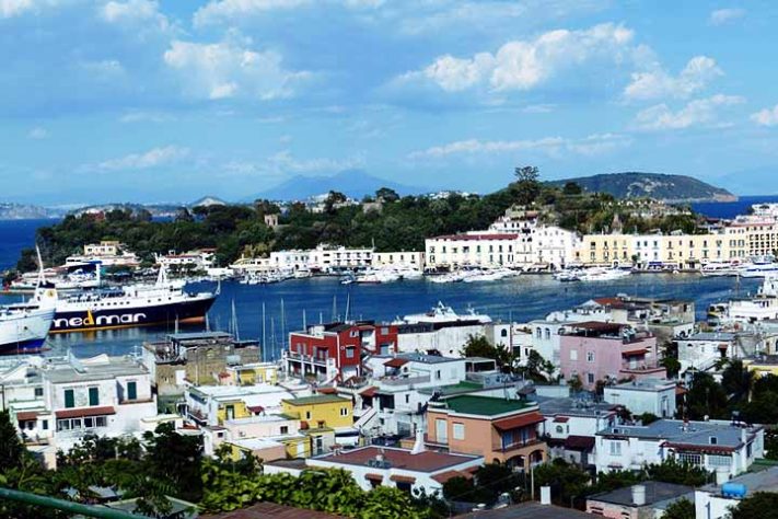 Ischia, é uma comuna italiana da região da Campânia, província de Nápoles - Imagem de falco por Pixabay