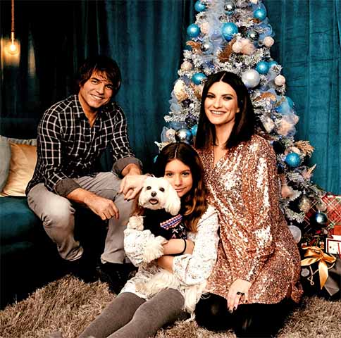  Em 2023, apÃ³s 18 anos de relacionamentos, Laura Pausini e Paolo Carta formalizaram a uniÃ£o em uma cerimÃŽnia Ã­ntima. 
