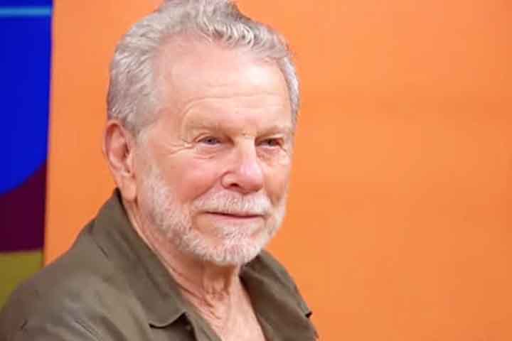 Para ele, os autores deveriam criar personagens com “bagagem”, aproveitando a experiência de vida desses profissionais, em vez de perpetuar fórmulas que classificou de “sem grandes consistências”. 
