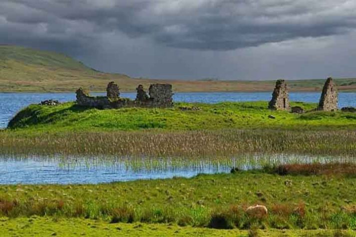 Castelo real esquecido na Escócia na Ilha Finlaggan - Divulgação