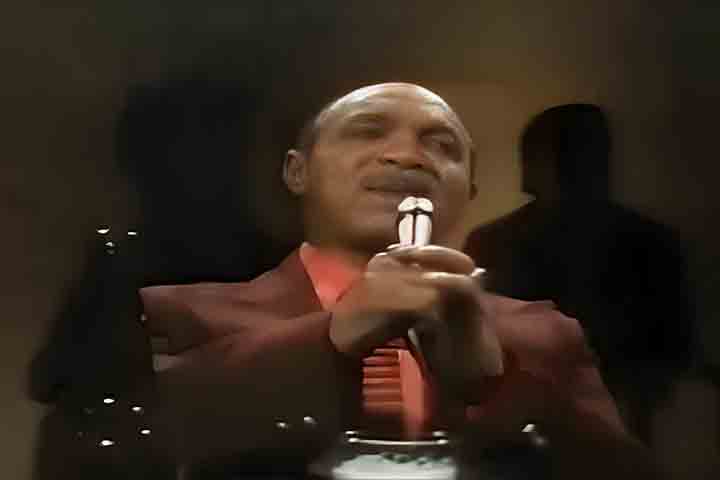 Entre os sucessos mais conhecidos de seu cancioneiro estão “Se Acaso Você Chegasse”, “Cadeira Vazia”, “Felicidade”, “Maria Rosa”, 