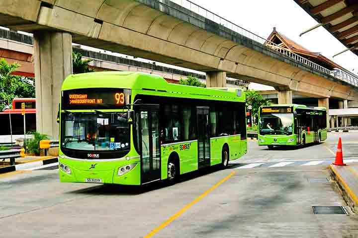 Estima-se que , diariamente, cerca de três milhões de passageiros utilizem os trens de Singapura, que ainda são complementados por 40 estações de VLT.