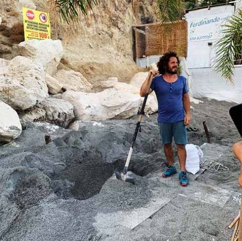 praia de Le Fumarole - Ischia, é uma comuna italiana da região da Campânia, província de Nápoles - Reprodução de Instagram